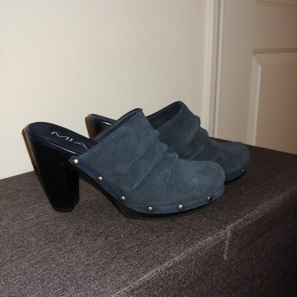 Clogs